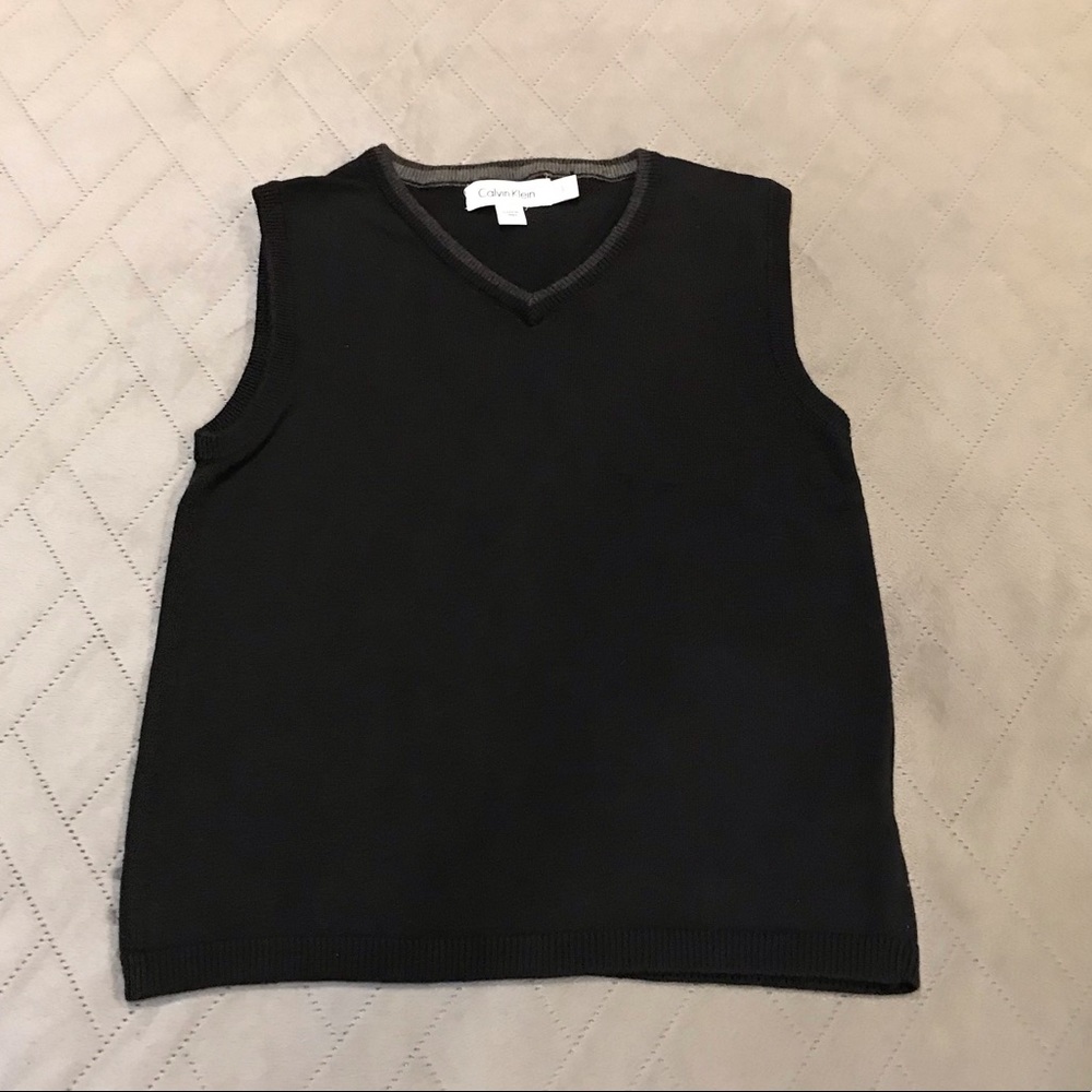 Calvin Klein Boys black sweater vest Sz 7